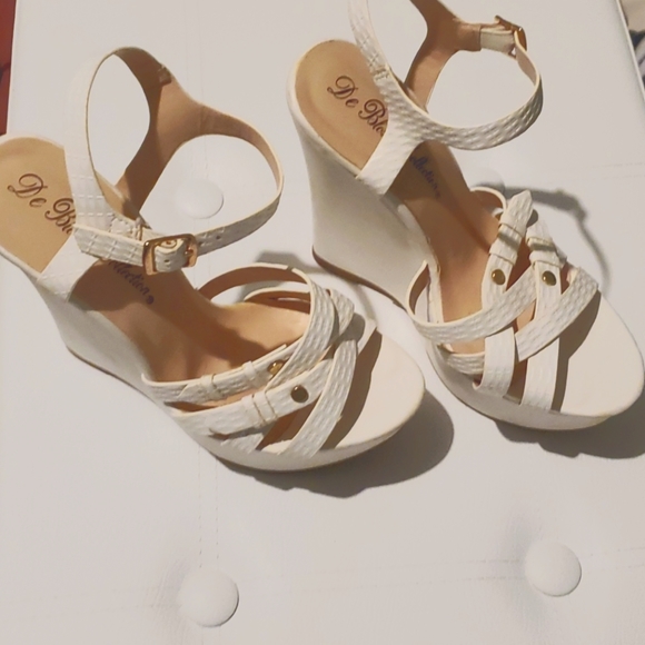 Sandles - Picture 1 of 1